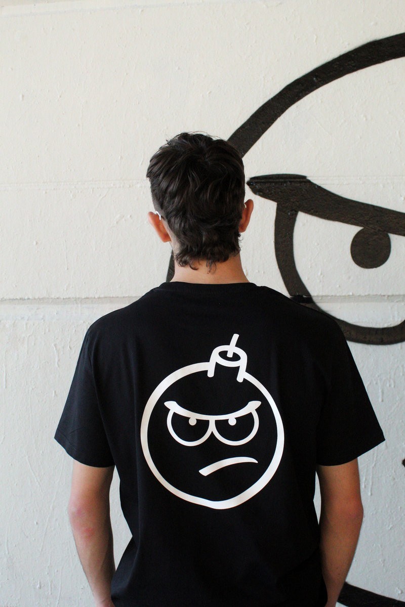 CAMISETA BOMBA NEGRA